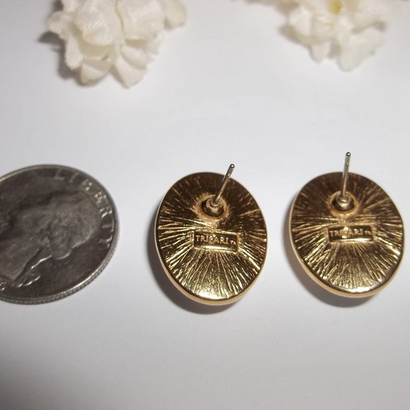 Vintage Earrings, White and Gold Vintage Earrings, Retro Earrings, Trifari 7385 - Picture 3 of 6